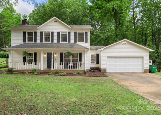 Property at 8727 Hornwood Ct, Charlotte, NC 28215, 3 beds, 2.5 baths