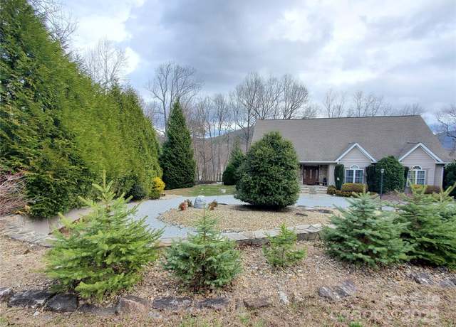 Property at 526 Grand Oaks Dr, Hendersonville, NC 28792, 4 beds, 4.5 baths