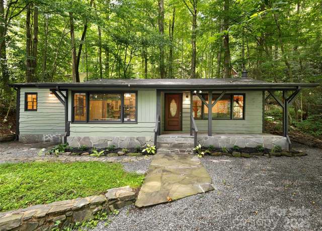 Property at 31 Poplar Ln, Maggie Valley, NC 28751, 2 beds, 1.5 baths