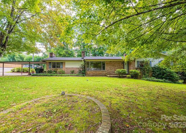 Property at 1460 23rd Avenue Pl NE, Hickory, NC 28601, 3 beds, 1.5 baths
