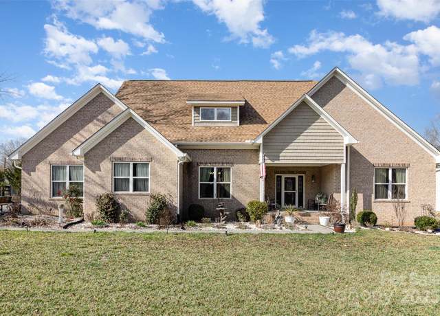 Property at 4321 Rolling Acres Rd, Charlotte, NC 28213, 4 beds, 4.5 baths