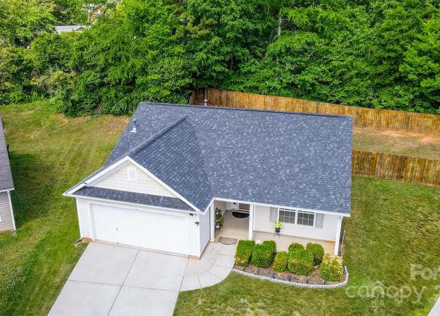 Property at 6808 Squirrels Foot Ct, Charlotte, NC 28217, 3 beds, 2 baths