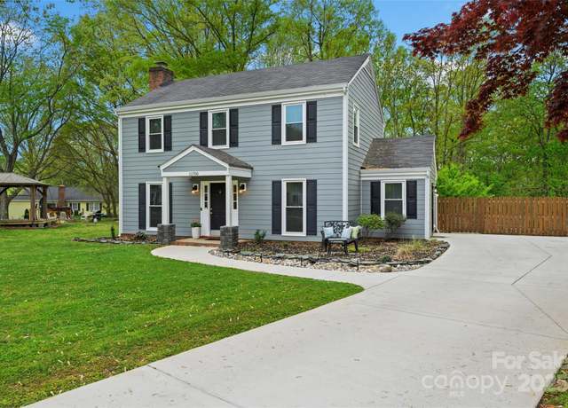 Property at 11700 Fernhurst Ln, Charlotte, NC 28277, 3 beds, 2.5 baths
