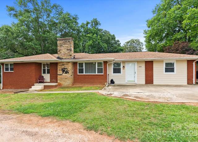 Property at 1810 13th Ave NE, Hickory, NC 28601, 4 beds, 3 baths