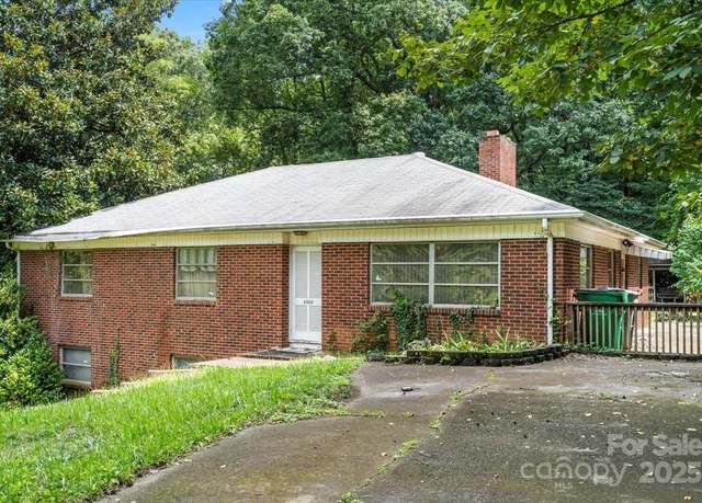 Property at 5000 Hoover Dr, Charlotte, NC 28269, 3 beds, 2.5 baths