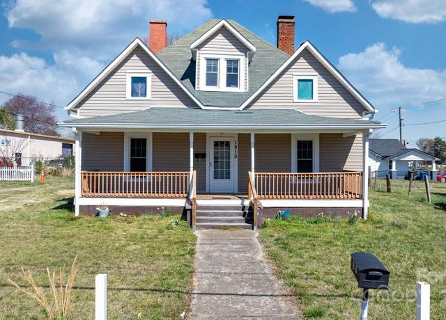 Property at 1810 1st Ave SW, Hickory, NC 28602, 3 beds, 2 baths
