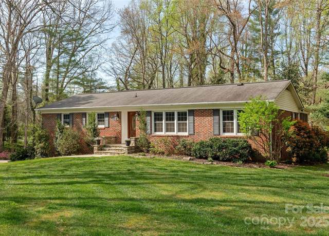 Property at 215 Shannon Rd, Hendersonville, NC 28791, 3 beds, 2.5 baths