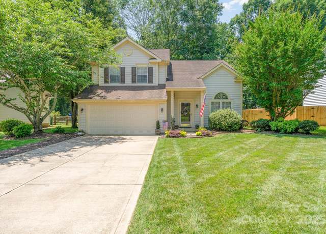 Property at 8701 Appaloosa Way Ln, Charlotte, NC 28216, 4 beds, 2.5 baths