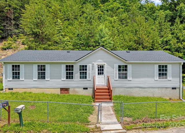 Property at 518 Primrose Dr, Asheville, NC 28806, 3 beds, 2 baths