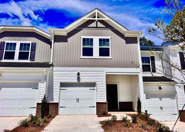 Property at 4112 Summit Woods Dr, Charlotte, NC 28216, 3 beds, 2.5 baths