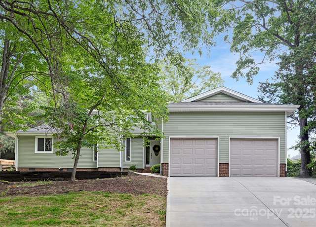 Property at 10912 Treebark Dr, Charlotte, NC 28226, 3 beds, 2 baths