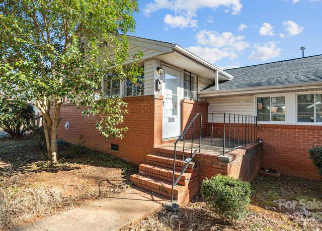 Property at 3120 Minnesota Rd, Charlotte, NC 28208, 2 beds, 1 bath