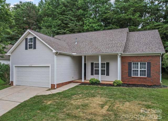 Property at 1020 Stinson Glen Ln, Charlotte, NC 28214, 3 beds, 2 baths