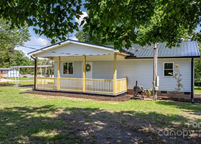 Property at 3610 30th Avenue Pl NE, Hickory, NC 28601, 3 beds, 2 baths