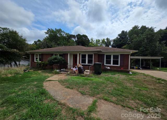Property at 2266 9th Avenue Dr NE, Hickory, NC 28601, 3 beds, 2 baths