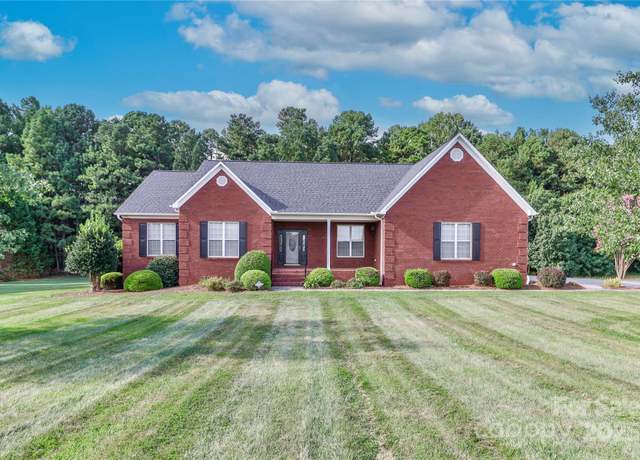 Property at 1384 Old Mountain Rd, Statesville, NC 28677, 3 beds, 2 baths