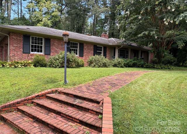 Property at 1331 Chanteloup Dr, Hendersonville, NC 28739, 3 beds, 2 baths
