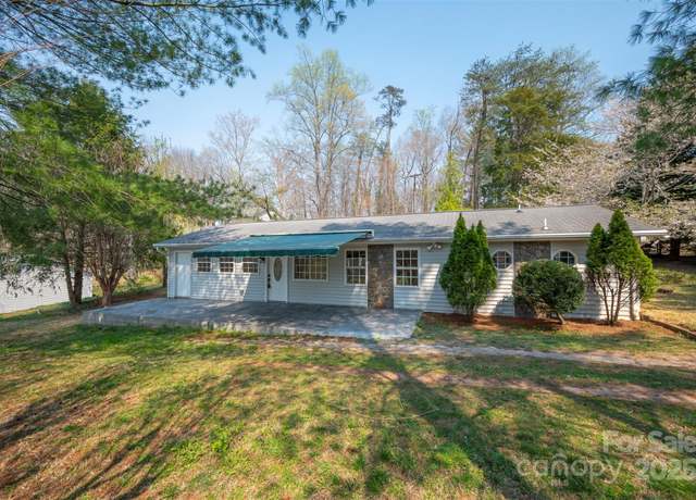 Property at 163 Woodland Dr, Columbus, NC 28722, 3 beds, 2 baths