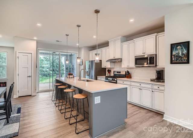 Property at 9729 Oaklawn Blvd NW, Huntersville, NC 28078, 3 beds, 2.5 baths