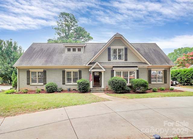 Property at 427 Lansdowne Rd, Charlotte, NC 28270, 5 beds, 3 baths
