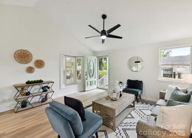 Property at 2017 Brewton Dr, Charlotte, NC 28206, 3 beds, 2 baths