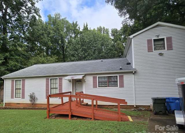 Property at 10100 Cromarty Ln, Mint Hill, NC 28227, 4 beds, 1.5 baths