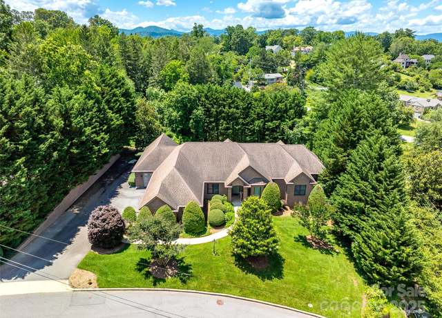 Property at 5 Reynolds Pl, Asheville, NC 28804, 4 beds, 3.5 baths