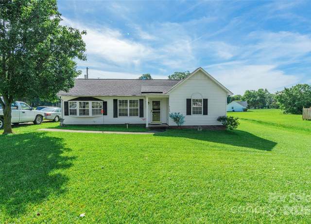 Property at 612 Meadowview Dr, Monroe, NC 28110, 3 beds, 2 baths