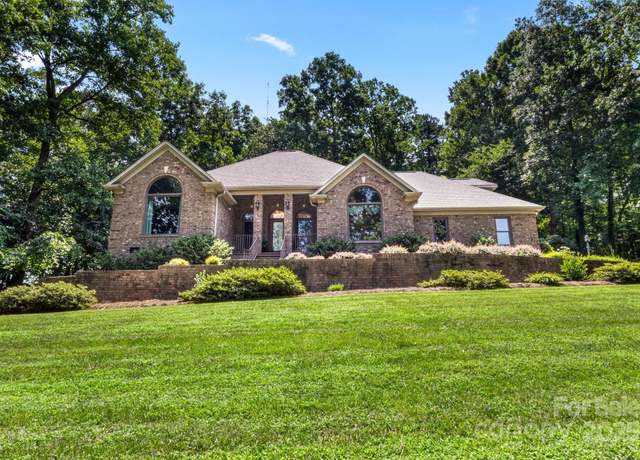 Property at 107 Creekwood Dr, Dallas, NC 28034, 3 beds, 3 baths