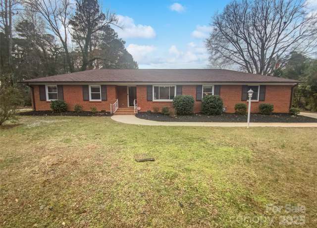 Property at 4616 Whispering Oaks Dr, Charlotte, NC 28213, 3 beds, 2 baths