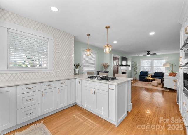 Property at 1751 Merriman Ave, Charlotte, NC 28203, 5 beds, 4.5 baths
