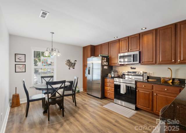 Property at 1836 Fairlawn Ct, Rock Hill, SC 29732, 3 beds, 2 baths