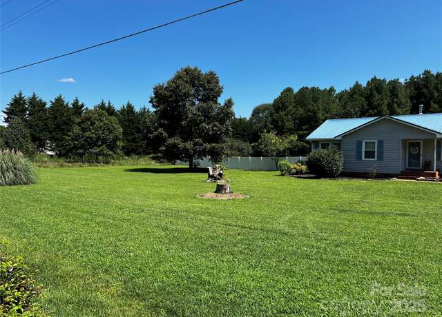 Property at 3224 Harmon Rd, Lincolnton, NC 28092, 3 beds, 2 baths
