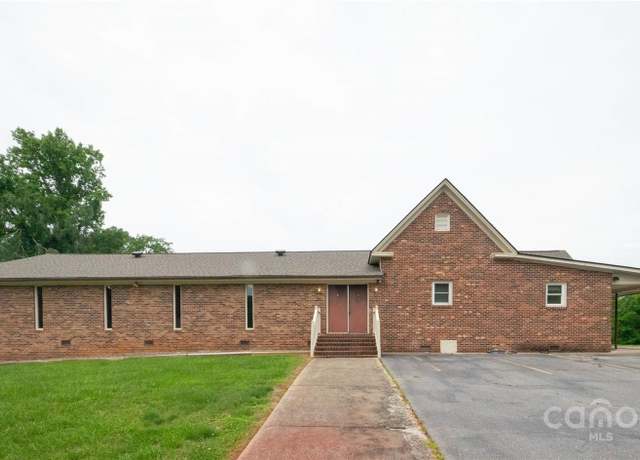 Property at 133 Wisconsin Ave, Elkin, NC 28621, 2 beds, 2 baths