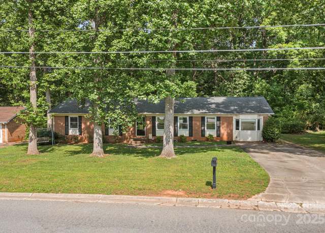 Property at 844 Fieldstone Rd, Mooresville, NC 28115, 4 beds, 2 baths