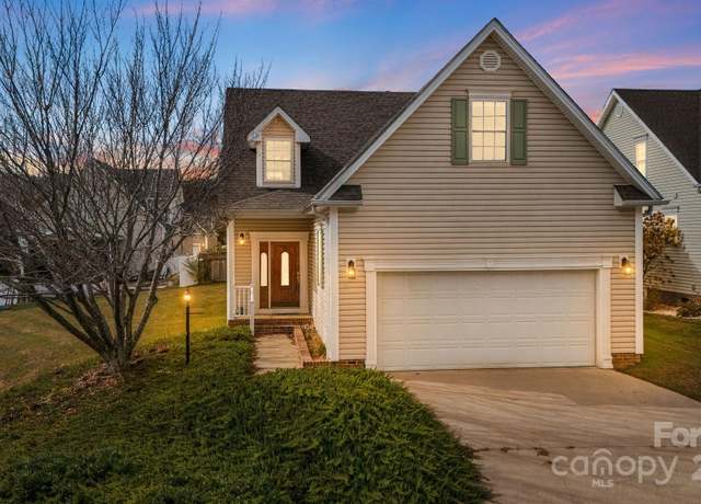 Property at 8 Sweet Gum Dr, Asheville, NC 28805, 3 beds, 2.5 baths