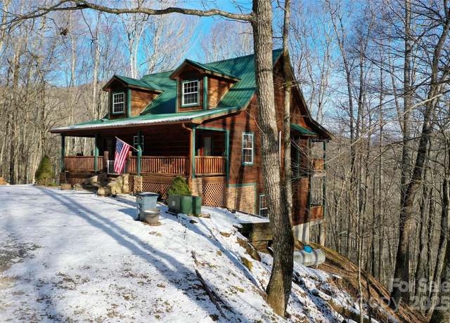 Property at 396 Sharons Blf, Franklin, NC 28734, 3 beds, 3.5 baths