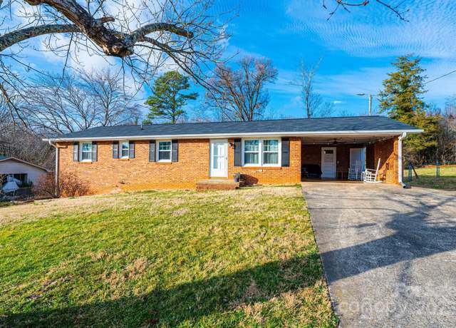 Property at 2745 33rd Ave NE, Hickory, NC 28601, 3 beds, 1.5 baths