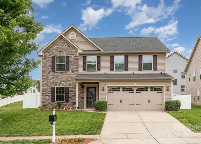 Property at 12822 Plumleaf Dr, Charlotte, NC 28213, 4 beds, 2.5 baths