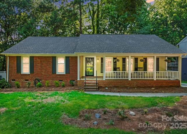 Property at 9334 New Towne Dr, Matthews, NC 28105, 3 beds, 2 baths