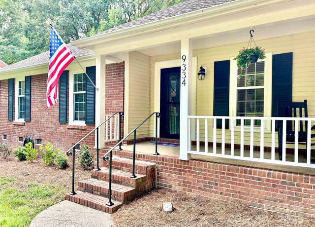 Property at 9334 New Towne Dr, Matthews, NC 28105, 3 beds, 2 baths