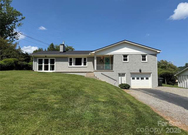 Property at 84 Azalea Dr, Waynesville, NC 28786, 3 beds, 2 baths