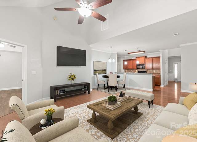 Property at 8513 Loxton Cir, Charlotte, NC 28214, 3 beds, 2.5 baths