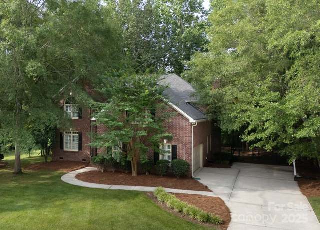 Property at 1587 Summit View Dr, Rock Hill, SC 29732, 4 beds, 2.5 baths
