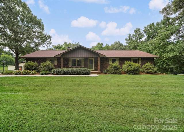 Property at 150 Scroggs Cemetery Rd, Statesville, NC 28677, 3 beds, 2.5 baths