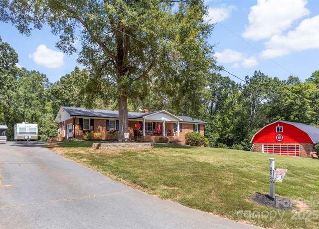 Property at 3939 Tater Ridge Rd, Concord, NC 28025, 4 beds, 3 baths