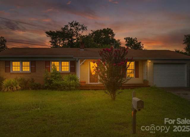 Property at 4243 Benfield Dr, Hudson, NC 28638, 3 beds, 1 bath