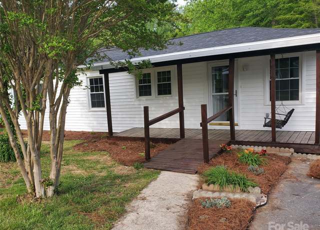 Property at 515 37th St SW, Hickory, NC 28602, 3 beds, 1 bath