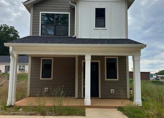 Property at 804 3rd Street Pl SW, Hickory, NC 28602, 3 beds, 2.5 baths