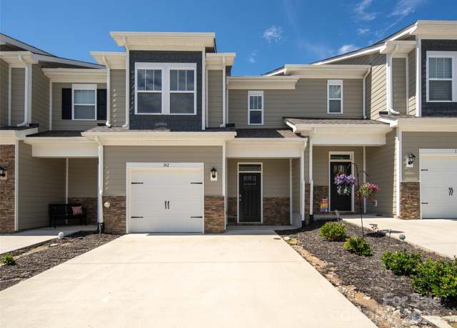 Property at 142 Creekview Rd, Hendersonville, NC 28792, 3 beds, 2.5 baths